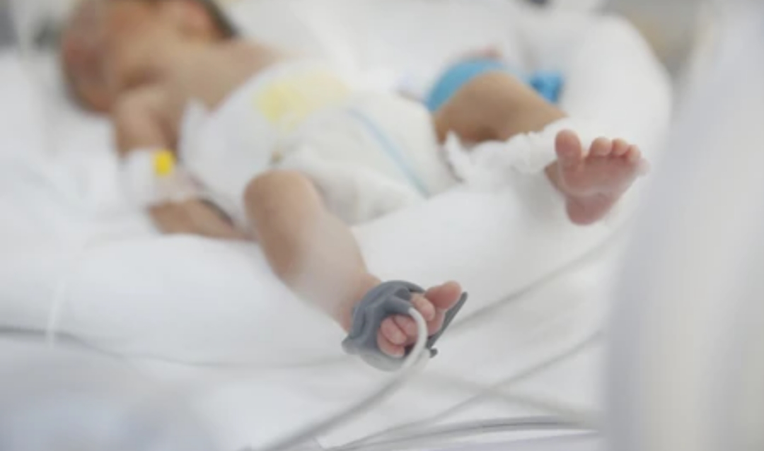 OTAC UZEO BEBU U RUKE I TRESAO JE DOK NIJE IZGUBILA SVIJEST Stravični detalji: Hitnu pozvao tek sat vremena kasnije, djetetu se bore za život! - featured image