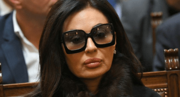 Teško mi je, raspadam se, ali ovo moram da podelim sa vama: Ceca se zavijena u crn0 oglasila hitnim saopštenjem - featured image