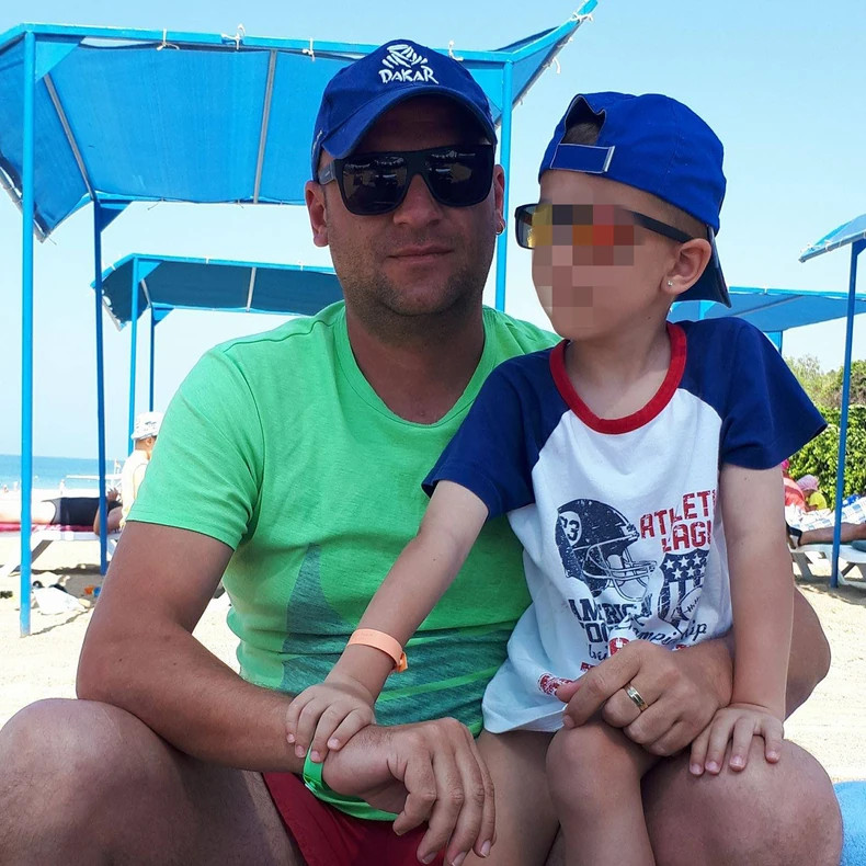 OVO SU OTAC I SIN MILAN (13) KOJI SU UBIJENI! Objavljena NAJTUŽNIJA UMRLICA na Balkanu: Ujak ih namamio u kuću, pa upucao bez milosti - featured image