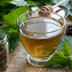 DOMAĆE ULJE OD KOPRIVE: Kako ga spremiti i za šta je sve izvrstan lijek