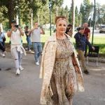 Zašto, bre, Ana? Bekuti se zadigla lepršava haljina, a ispod nje – veliko NE! (FOTO)