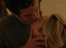 “Toliko smo se ZAPALILI tokom bludnih scena da nismo culi kamermana kako vice ‘REZ’. Radili smo NAJINTIMNIJE STVARI koje postoje”: Slavni glumac o HEMIJI sa holivudskom plavusom