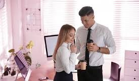 ZELIM DA OSTAVIM MUZA ZBOG KOLEGE! Sva treperim kada ga ugledam u kancelariji, ali postoji JEDNO sa cim ne mogu da izadem na kraj!