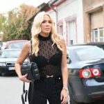 MILICA TODOROVIC BACILA SVE U TRANS NA SVADBI KOD KOLEGINICE Pevacica se utegla, cipkasta majica, a crni brushalter u prvom planu