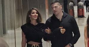 ZENA SLOBE RADANOVICA SE SNIMALA NA MASAZI Preko zadnjice samo peskiric! Jelenino TOPLES IZDANJE napravilo dar-mar na mrezama