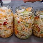 KO GOD JE PROBAO, OD SADA SAMO JE OVAKO PRAVI: Najbolja šarena salata za zimu će vas ODUŠEVITI (RECEPT)