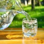 Koliko čaša vode trebate piti dnevno da biste smršali prema tjelesnoj težini?