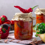 Lovačka salata: Zimnica koja traje godinama i oduševljava ukusom!