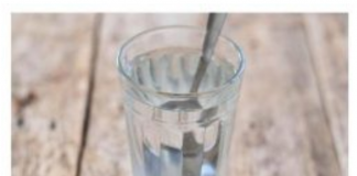 AKO VAM SE STALNO DEŠAVAJU LOŠE STVARI: Čašu vode napunite ovim i ostavite da stoji 24 sata! PREPOROD!