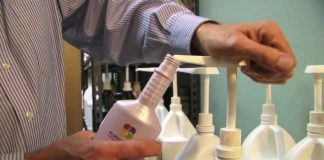 Zašto biste uvijek trebali imati nekoliko boca jeftinog šampona kod kuće?