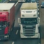 LJUDSKI GEST! Bošnjaci iz poštovanja prema umrlom Srbinu ugasili kamione pored puta, kada je prolazila sahrana! (FOTO)