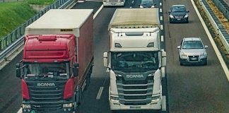 LJUDSKI GEST! Bošnjaci iz poštovanja prema umrlom Srbinu ugasili kamione pored puta, kada je prolazila sahrana! (FOTO)