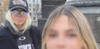 Ne skrivaju više ljubav Nika otkrila s kim je u vezi! Da nije prestar za tebe? Duško i Jelena poludili kad su vidjeli ko je u pitanju, A ni vama neće biti dobro!!