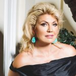 Sjećate li se bivše loto djevojke? Suzana Mančić se skinula, pokazala tijelo na pragu 70. godine, koža visi na sve strane, ispaIa joj i mačkica Suzana Mančić o operaciji - featured image