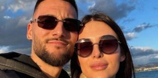 “NAS TROJE NA PUTU” Anastasija i Nemanja Gudelj presrećni, fotografijom raznježili javnost! "NAS TROJE NA PUTU" Anastasija i Nemanja Gudelj presrećni, fotografijom raznježili javnost - featured image