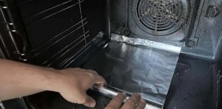 Zapuštena pećnica je prošlost: 0čistite je bez ribanja. TRIK sa limenom folijom će to učiniti za vas! Zapuštena pećnica je prošlost: 0čistite je bez ribanja. TRIK sa limenom folijom će to učiniti za vas! - featured image