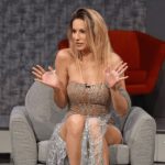 “ZABORAVILA SI GAĆE”: Rada izašla na binu u pr0vidnoj haljini bez d0njeg veša, pa joj ispala mačka, stavljena na stub srama, nije obukla ni TANGE? Pogledajte samo tu sramotu!! “ZABORAVILA SI GAĆE”: Rada stavljena na stub srama, nije obukla ni TANGE? Pogledajte samo tu sramotu!! - featured image