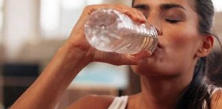 NAJZGODNIJA ŽENA OTKRILA TRIK: Pijte vodu na ovaj način i KILOGRAMI SE SAMI TOPE NAJZGODNIJA ŽENA OTKRILA TRIK: Pijte vodu na ovaj način i KILOGRAMI SE SAMI TOPE - featured image