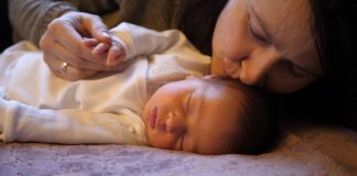 “Postavila sam kamere po celoj kući, a kad sam videla šta dadilja radi mom detetu zaprepastila sam se” “Postavila sam kamere po celoj kući, a kad sam videla šta dadilja radi mom detetu zaprepastila sam se” - featured image