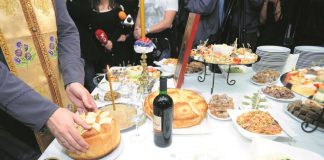 Počela je sezona slava, ispoštujte običaje: Na slavu se ne zove, već je kuća otvorena za svakoga, a ovo je prava suština Počela je sezona slava, ispoštujte običaje: Na slavu se ne zove, već je kuća otvorena za svakoga, a ovo je prava suština - featured image