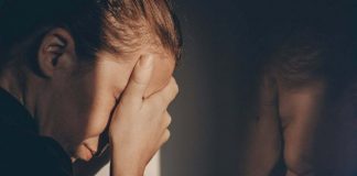 Kako prepoznati emocionalno nestabilnu osobu koja glumi da je “sasvim normalna”? Obratite pažnju na NJIHOVE rečenice i reakcije Kako prepoznati emocionalno nestabilnu osobu koja glumi da je “sasvim normalna”? Obratite pažnju na NJIHOVE rečenice i reakcije - featured image