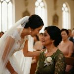 Stidim se što idem na venčanje svog sina jer su mi stvari stare, ali kada je snaja videla zelenu haljinu na meni, njena reakcija je rasplakala čitavu salu… Stidim se što idem na venčanje svog sina jer su mi stvari stare, ali kada je snaja videla zelenu haljinu na meni, njena reakcija je rasplakala čitavu salu… - featured image