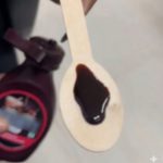 STRAVA I UŽAS Žena kupila popularni čokoladni sirup, a kada je otvorila bocu zgadio joj se život STRAVA I UŽAS Žena kupila popularni čokoladni sirup, a kada je otvorila bocu zgadio joj se život - featured image