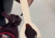 STRAVA I UŽAS Žena kupila popularni čokoladni sirup, a kada je otvorila bocu zgadio joj se život STRAVA I UŽAS Žena kupila popularni čokoladni sirup, a kada je otvorila bocu zgadio joj se život - featured image