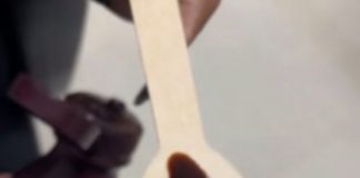 STRAVA I UŽAS Žena kupila popularni čokoladni sirup, a kada je otvorila bocu zgadio joj se život STRAVA I UŽAS Žena kupila popularni čokoladni sirup, a kada je otvorila bocu zgadio joj se život - featured image